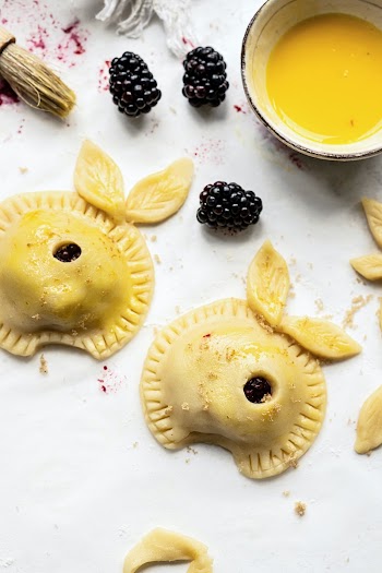 Unbaked apple blackberry pie dessert autumn food recipe idea
