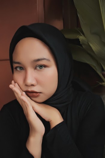 Unknown Celebrity Wearing Black Hijab Headdress