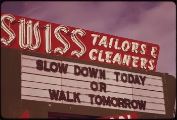 Unlighted Business Sign Reminds Motorists | Free Photo - rawpixel