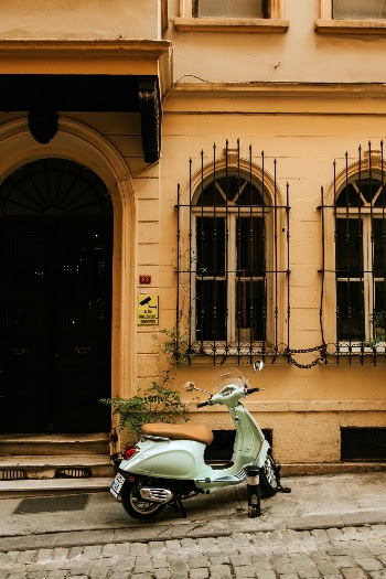 Unsplash ID 1UEhJQudLQU