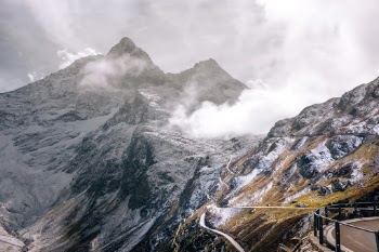 Unsplash ID 2mzUQg4RGP8