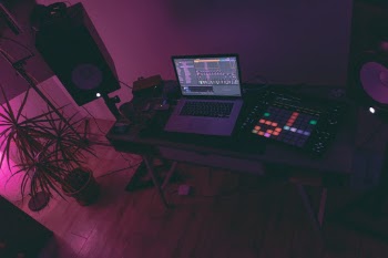 Unsplash ID 2zH2tDtmGro
