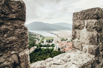 Unsplash ID 8Q6NcD-mVIE