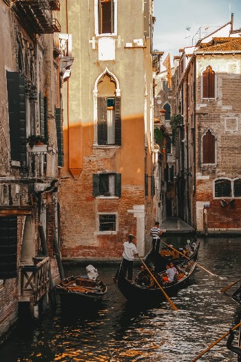Unsplash ID 9Rr4gB94kCc
