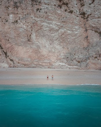 Unsplash ID aH8tRjQG4XM