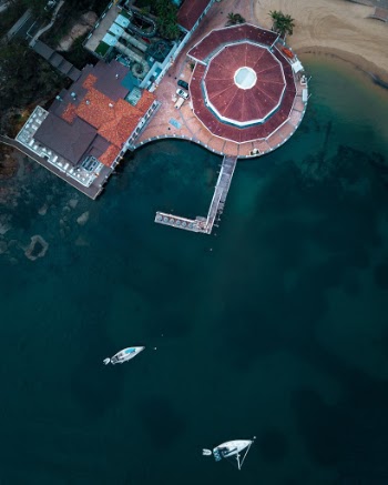 Unsplash ID AjXt-Hsm4tA