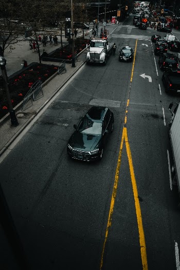 Unsplash ID aMud5gxihjM