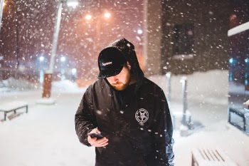Unsplash ID aZpiH4HkZ3Y