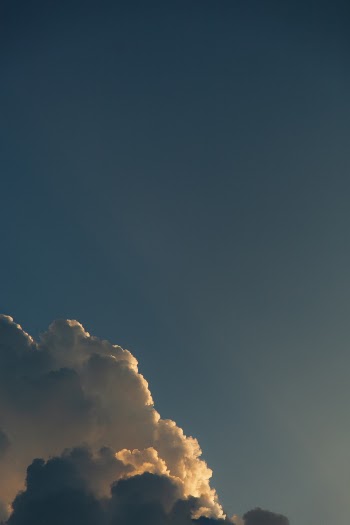 Unsplash ID Cl8mkn4yP7s