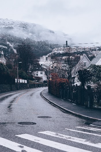 Unsplash ID cR8yAXqyJew