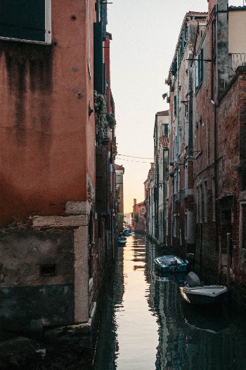 Unsplash ID -d9Q330Oi9o