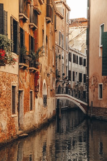 Unsplash ID dMrM7sme7cc