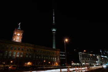 Unsplash ID e2v7Sr5kZ04