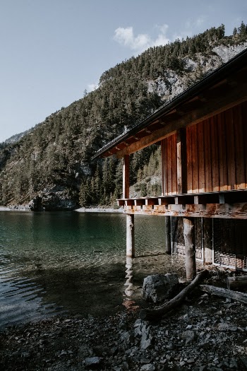 Unsplash ID E5NW8E9ygHo