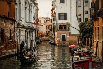Unsplash ID eC30iYPPC7U