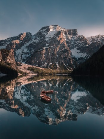Unsplash ID EIMb3Ee3TpA