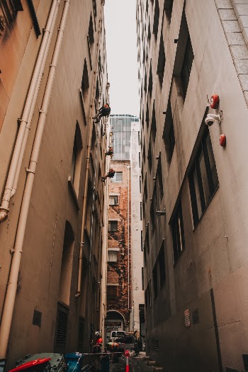 Unsplash ID Ey8nvkVu4yc