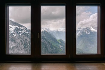 Unsplash ID I_-OwWnUw6w