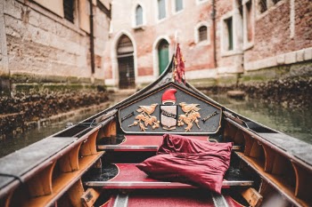 Unsplash ID iGkv_ZogXPU