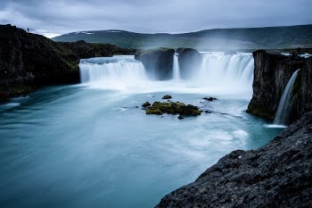 Unsplash ID iQhRYATGEmM