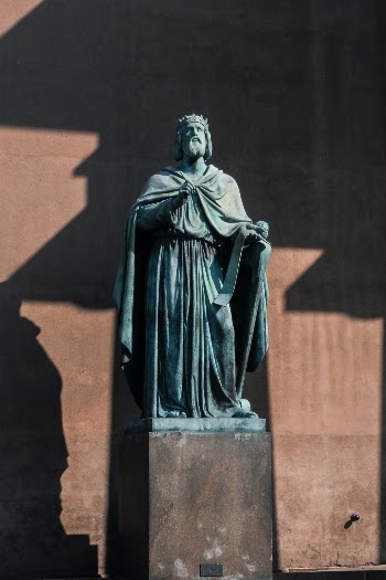 Unsplash ID IzK6_GzMvig