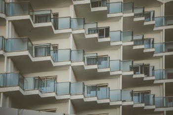 Unsplash ID j-kFcSxdYoI