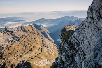 Unsplash ID jCq94A7_N6Q