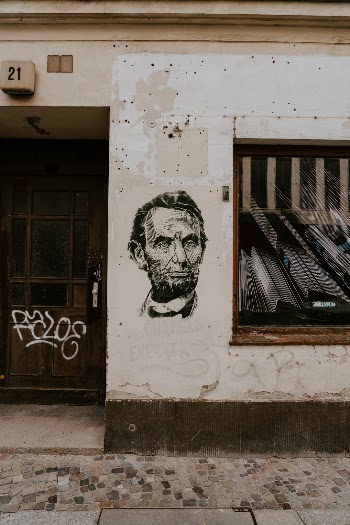 Unsplash ID jDc22NNImUM