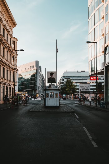 Unsplash ID JxommF9q_0U