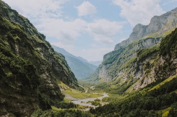 Unsplash ID jyI3-xkzETM
