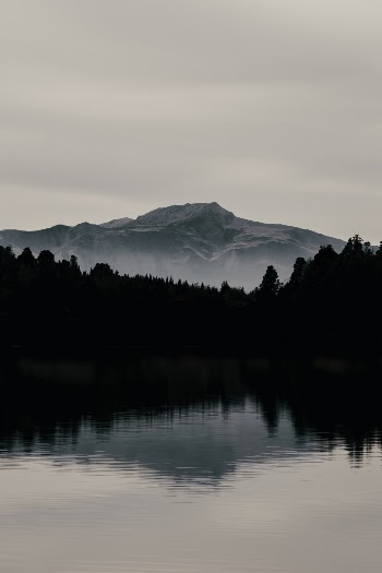 Unsplash ID ke-voL7t_I8