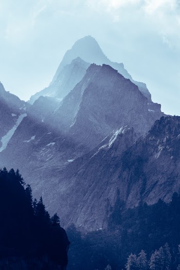 Unsplash ID kNg-mMYK-fs