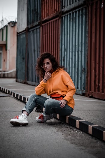 Unsplash ID kYdAm4_ULiw