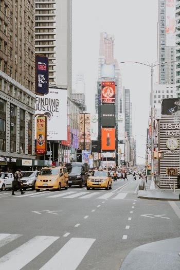 Unsplash ID laDYRzr6xDQ