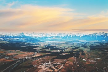 Unsplash ID lk9J3-RovGU