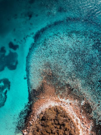 Unsplash ID lqxMW8r-qJY