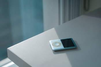 Unsplash ID lR-oW3b23cM