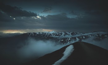 Unsplash ID mbUXFI5ZpLc