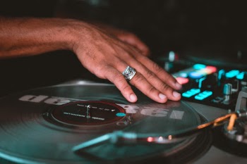 Unsplash ID mvfQ3eaEYOY