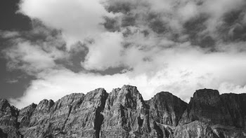 Unsplash ID MYLu88bGQKM