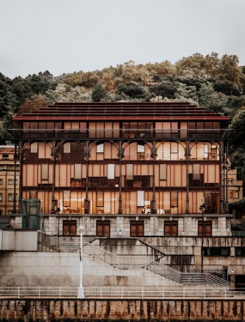Unsplash ID OmCIkDqN4ek