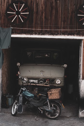 Unsplash ID Q9kBgZjf4C8
