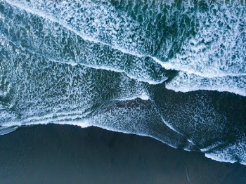 Unsplash ID qDDq3BsWzsI