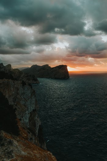 Unsplash ID QputIByOdAY