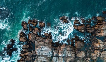 Unsplash ID qxOg9zYdHWQ