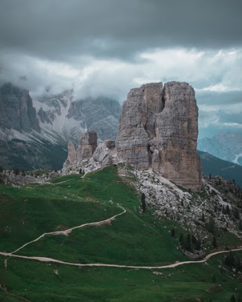Unsplash ID qxzDBxqDqf8