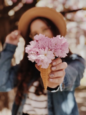 Unsplash ID qZ8y_v6dWQo