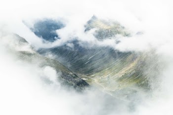 Unsplash ID -qzQe8MNiOc