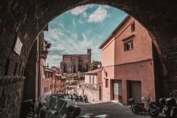 Unsplash ID r8ATF5CC2hs