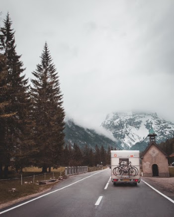 Unsplash ID rFaFpWJLLPs